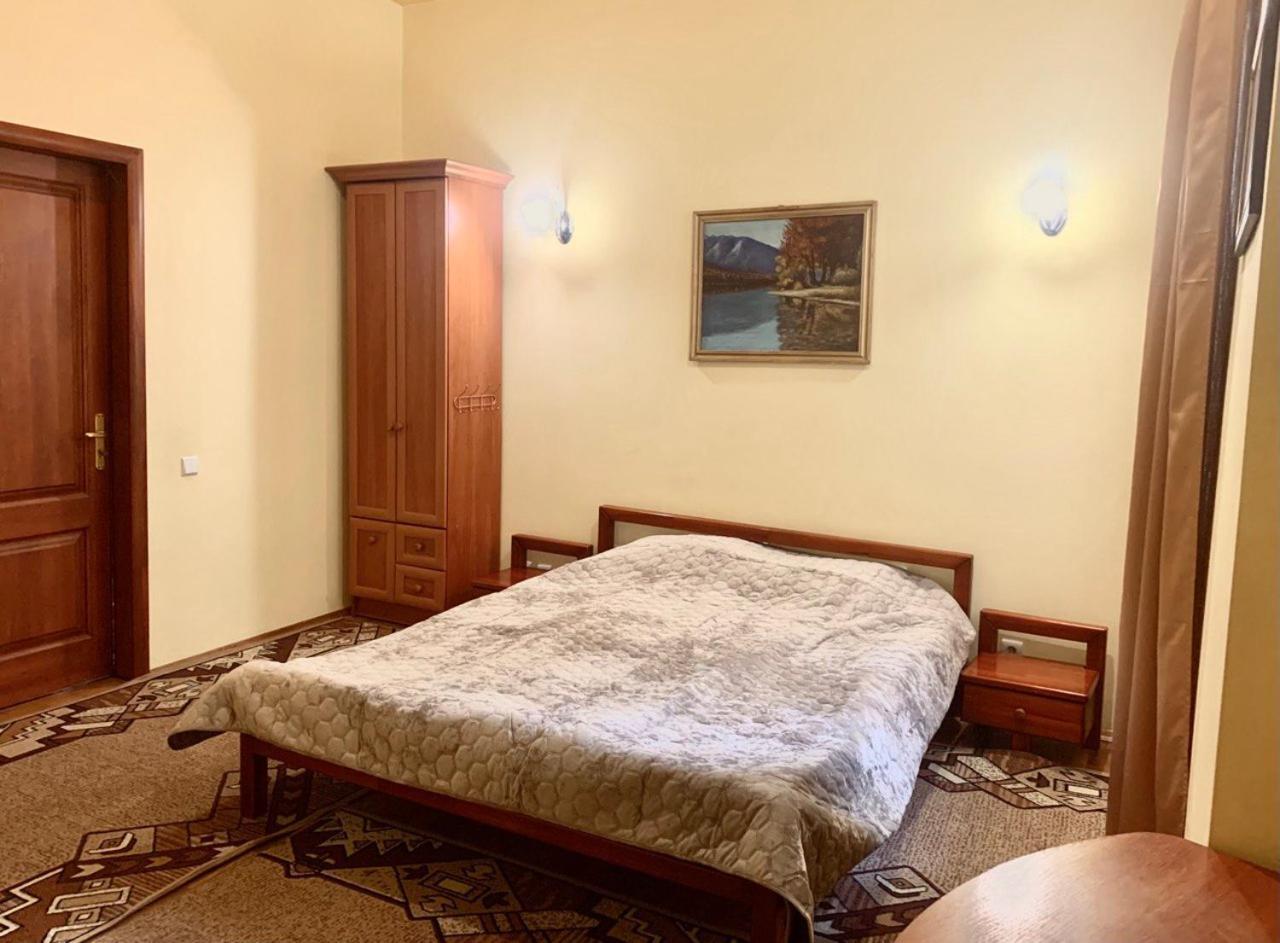 Apartament-Minihotel Elpida Львов Экстерьер фото
